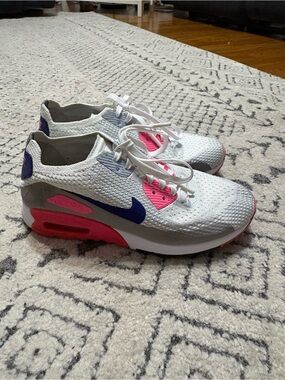 Nike Air Max Sneakers White Pink Blue Women’s 6.5 Athletic Running Shoes